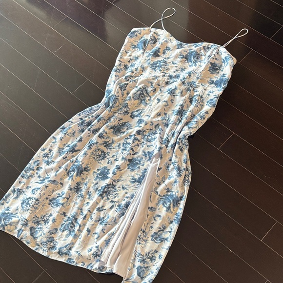 Abercrombie & Fitch Dresses & Skirts - Abercrombie & Fitch Strapless Blue Floral Dress Camilla tall XL